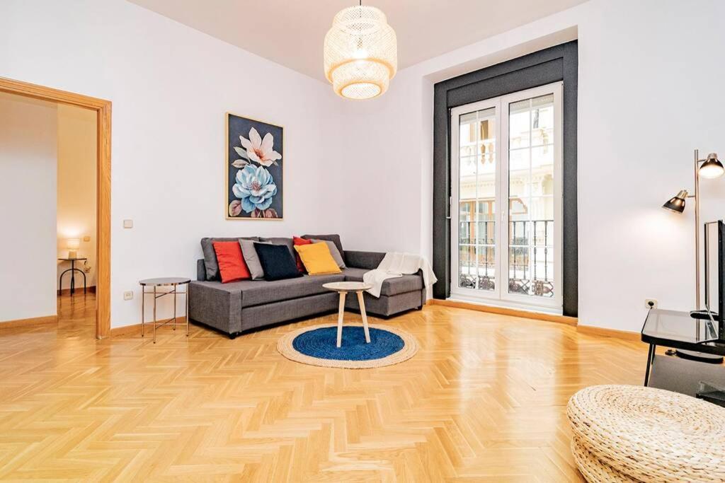 Encantador Apartamento En Chueca Junto A Gran Via, Infantas 1-1 By Batuecas Мадрид Екстериор снимка